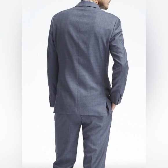 Banana Republic Blue Plaid Wool Suit Standard Fit Sz 42S - Picture 2 of 11